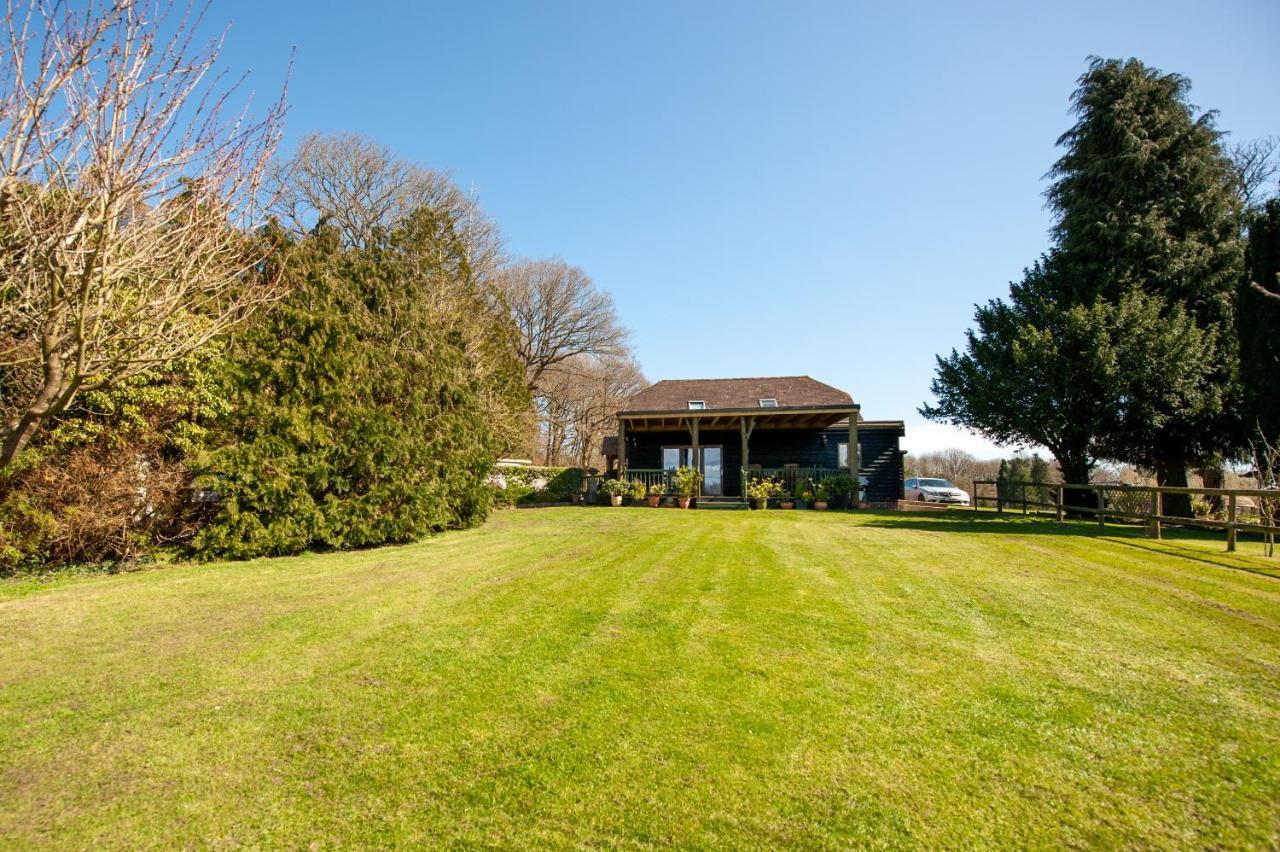 Oakside Lodge Guest House Canterbury Exterior photo